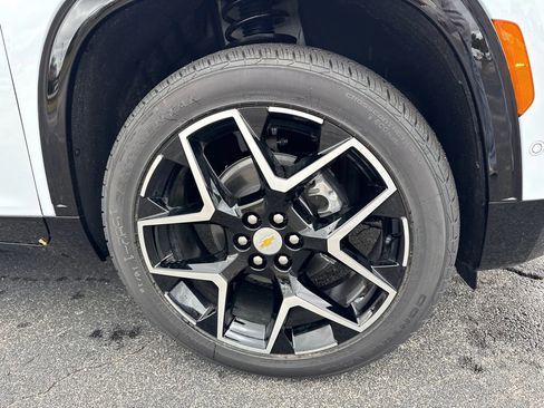 New 2026 Chevrolet Traverse High Country w/ LPO, Floor Liner Package FWD image 13