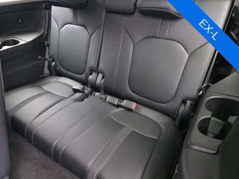 Used 2025 Honda Pilot EX-L image 16