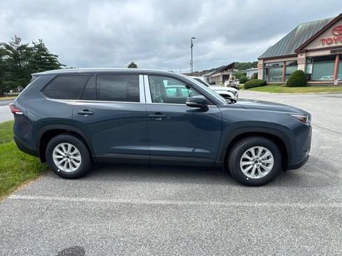 New 2026 Toyota Grand Highlander AWD image 10