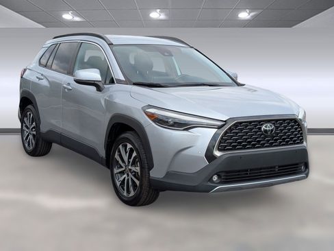 Used 2022 Toyota Corolla Cross XLE image 7