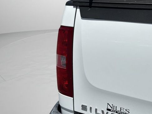 Used 2011 Chevrolet Silverado 1500 W/T RWD image 18