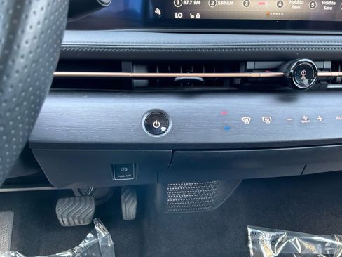 Used 2025 Nissan Ariya FWD image 17