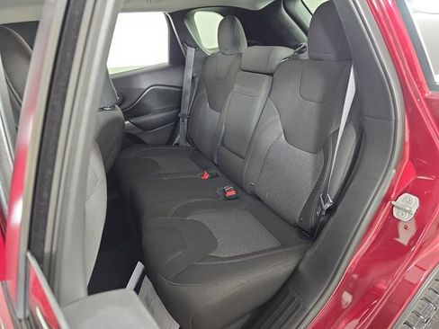 Used 2019 Jeep Cherokee Latitude w/ Popular Appearance Group image 19