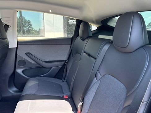 Used 2026 Tesla Model Y 2WD image 4