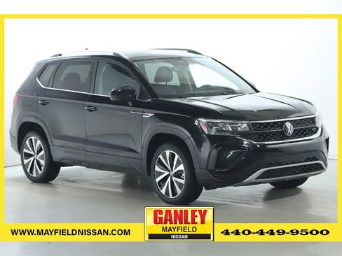 Used 2024 Volkswagen Taos SE image 1