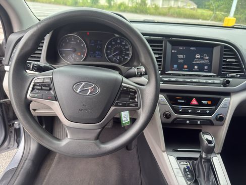 Used 2017 Hyundai Elantra SE FWD image 9