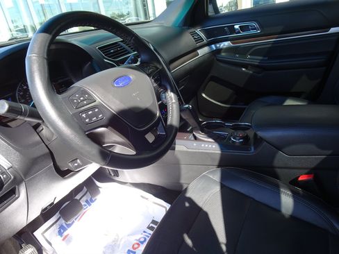 Used 2017 Ford Explorer Limited w/ Class II Trailer Tow Package AWD/4WD image 12