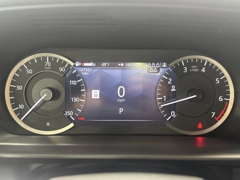 Used 2023 Land Rover Discovery Metropolitan Edition image 20