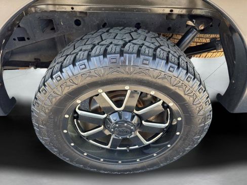 Used 2017 Ford F150 Platinum w/ Equipment Group 701A Luxury image 24