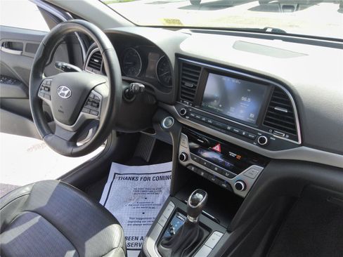 Used 2017 Hyundai Elantra Limited w/ Limited Tech Package 04 FWD image 28