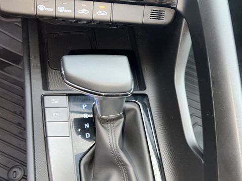 Certified 2025 Hyundai Elantra Sport image 17