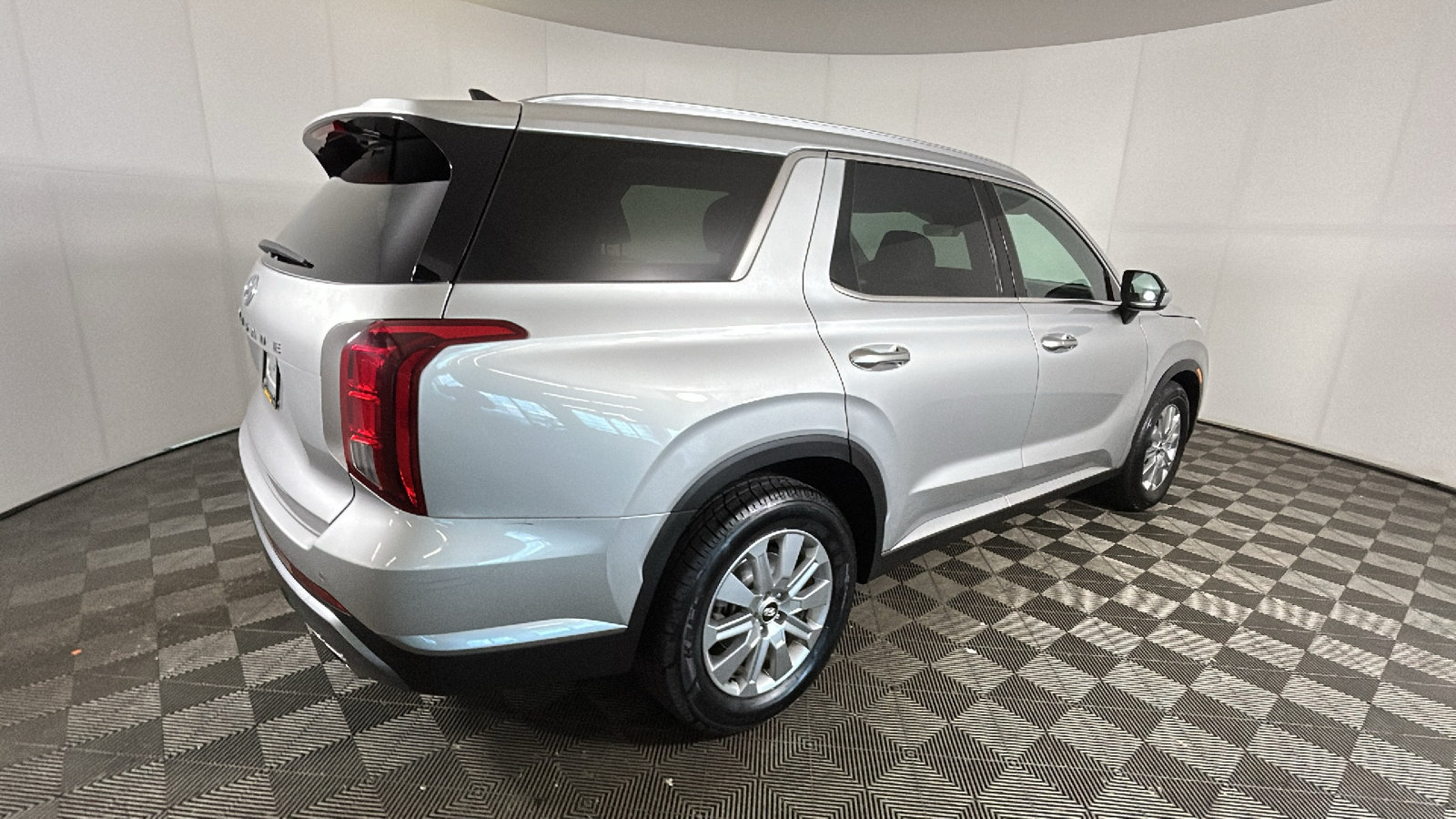 Used 2024 Hyundai Palisade SEL FWD image 3