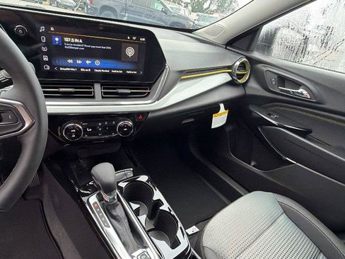 New 2026 Chevrolet Trax LT w/ Driver Confidence Package FWD image 5