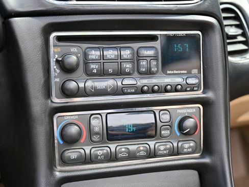Used 2000 Chevrolet Corvette Convertible w/ Memory Pkg RWD image 33