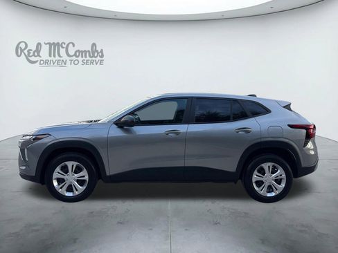 Used 2024 Chevrolet Trax LS image 2