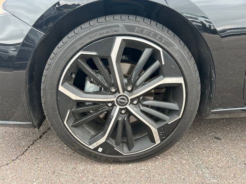 Used 2023 Nissan Altima 2.5 SR FWD image 9