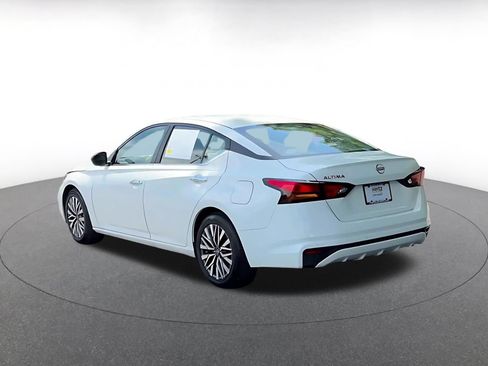 Used 2025 Nissan Altima 2.5 SV FWD image 7