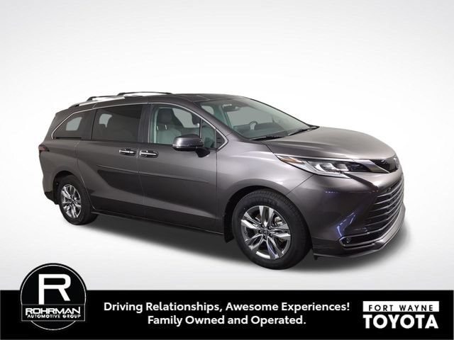 Used 2024 Toyota Sienna Limited AWD/4WD image 5