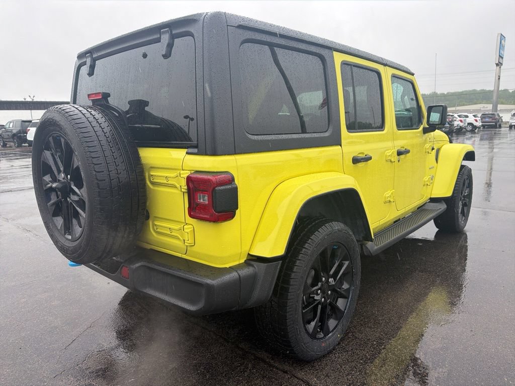 Used 2022 Jeep Wrangler Unlimited Sahara w/ Cold Weather Group AWD/4WD image 3