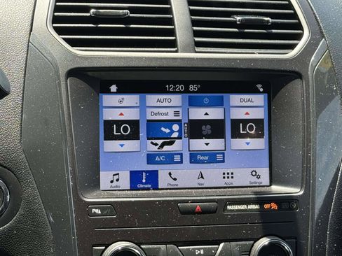 Used 2019 Ford Explorer XLT w/ Equipment Group 202A AWD/4WD image 11