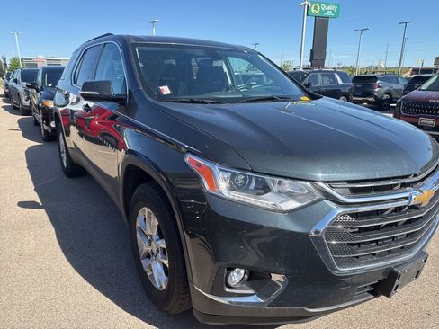 Used 2020 Chevrolet Traverse LT FWD image 2
