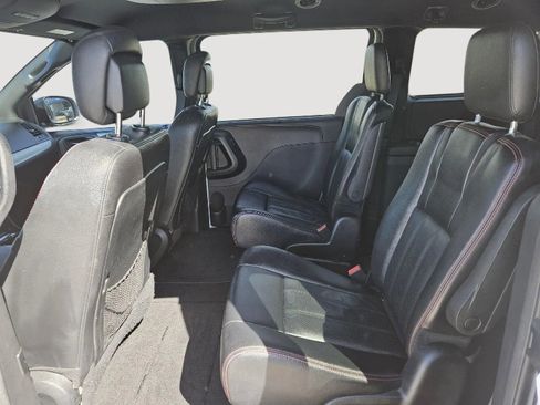 Used 2019 Dodge Grand Caravan GT image 23