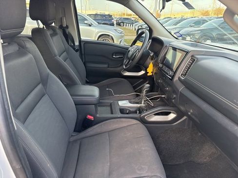 Used 2022 Nissan Frontier SV image 6