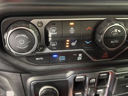 Used 2023 Jeep Wrangler Unlimited Rubicon 4xe AWD/4WD image 35