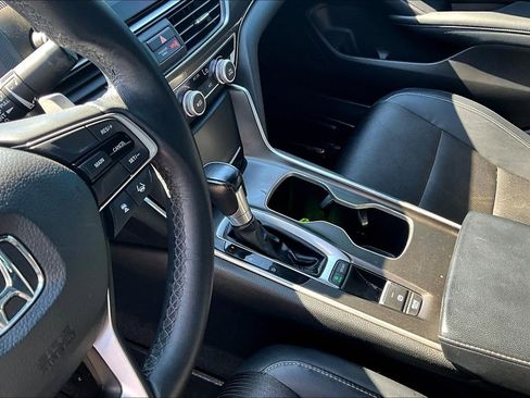 Used 2018 Honda Accord Sport image 17
