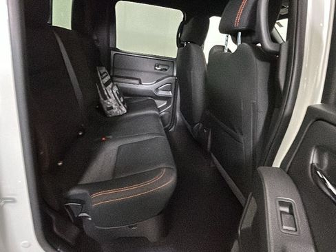 Used 2025 Nissan Frontier PRO-4X AWD/4WD image 34