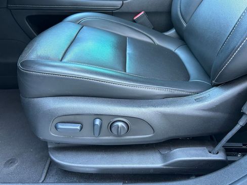 Used 2023 GMC Acadia SLT image 16