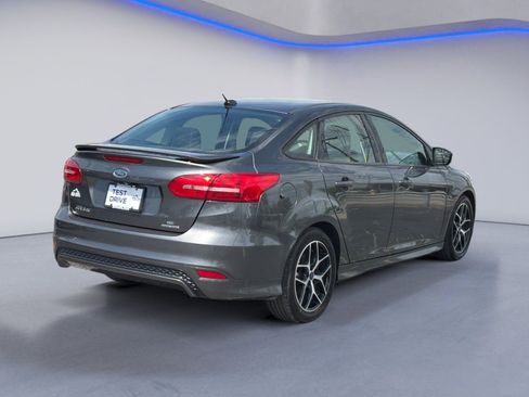 Used 2016 Ford Focus SE w/ SE Sport Package FWD image 10