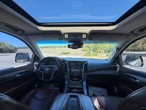 Used 2016 Cadillac Escalade ESV Luxury AWD/4WD image 16