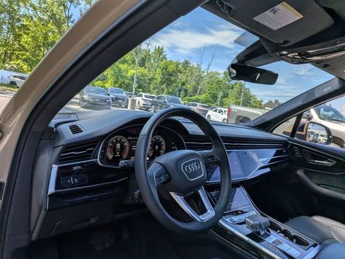 Certified 2025 Audi Q7 3.0T Prestige AWD/4WD image 9