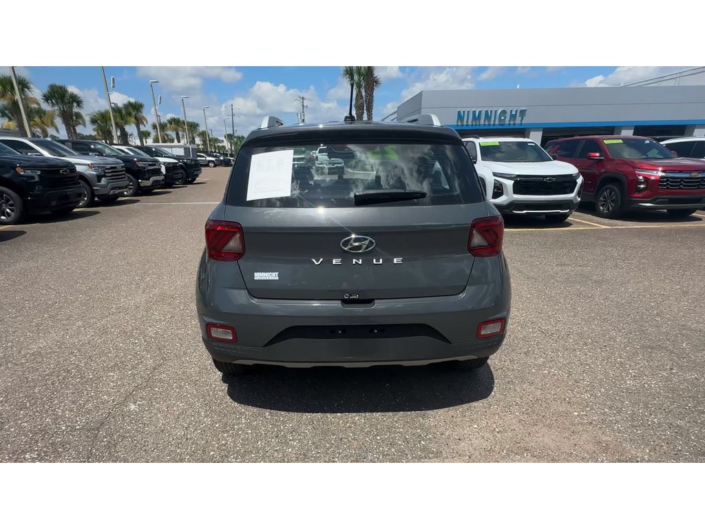 Used 2025 Hyundai Venue SEL FWD image 3