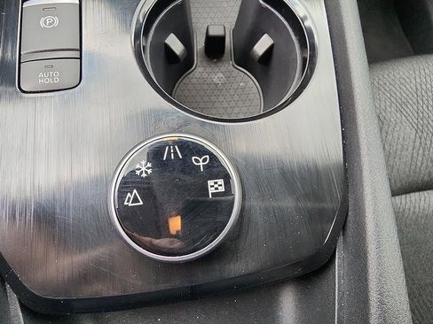 Used 2025 Nissan Rogue SV image 23