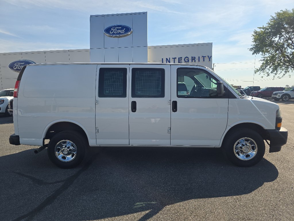 Used 2018 Chevrolet Express 2500 w/ Driver Convenience Package RWD image 5