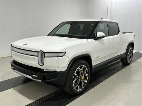 Used 2022 Rivian R1T Adventure image 1