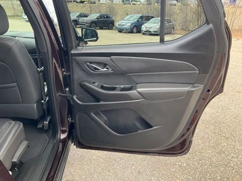Used 2023 Chevrolet Traverse LT w/ LT Premium Package AWD/4WD image 19