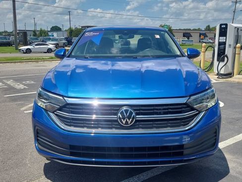 Used 2023 Volkswagen Jetta SE FWD image 2