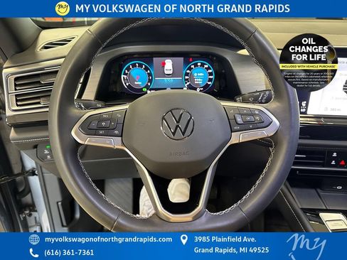 Used 2024 Volkswagen Atlas Cross Sport SE AWD/4WD image 15