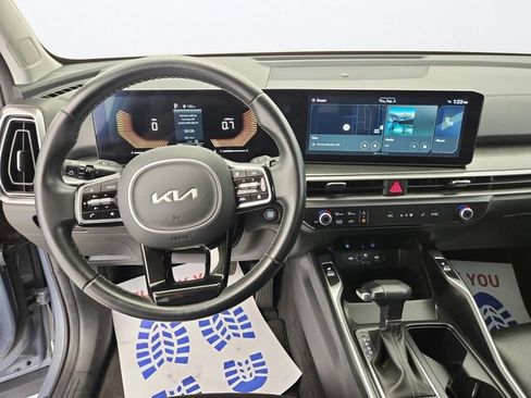 Used 2025 Kia Sorento EX FWD image 13