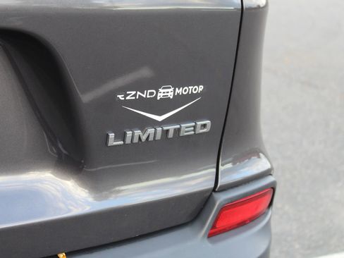 Used 2019 Jeep Cherokee Limited image 42