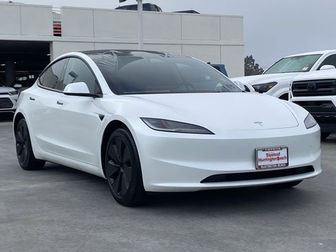 Used 2025 Tesla Model 3 Long Range image 2