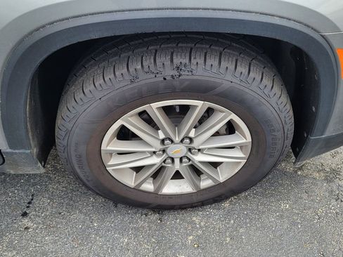 Used 2023 Chevrolet Traverse LT FWD image 15