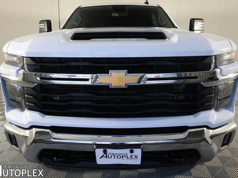 Used 2025 Chevrolet Silverado 2500 LT w/ Convenience Package AWD/4WD image 2