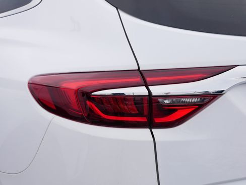 Used 2019 Buick Enclave Essence image 17