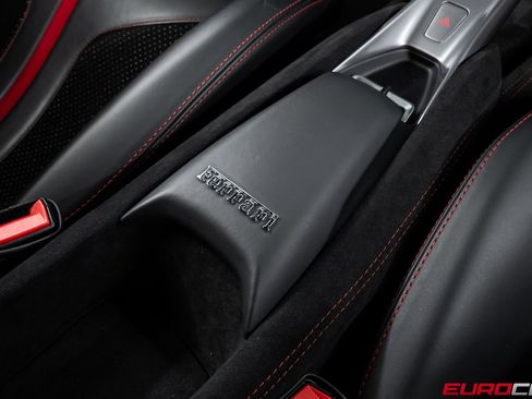 Used 2020 Ferrari F8 Tributo image 40