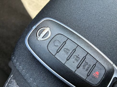 Used 2025 Nissan Pathfinder SV image 27