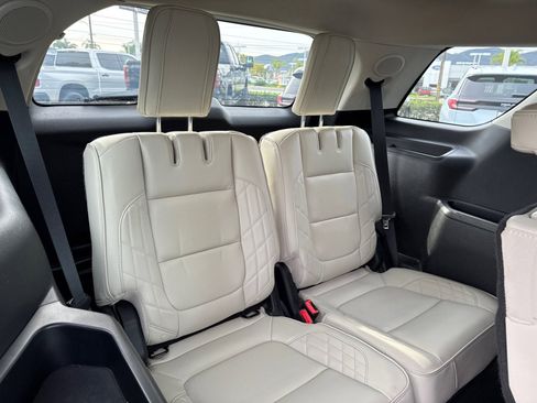 Used 2017 Ford Explorer Platinum image 18